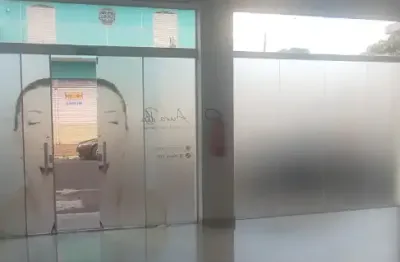 Excelente Salão Comercial.  Oportunidade de Negócios. Ótima Visibilidade.