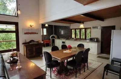 Casa para alugar em campos do jordão, colinas do imbiry, com 4 quartos, com 240 m²