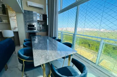 Porteira fechada com 3 suítes num projeto de interiores impecável e vista deslumbrante para o parque do cocó.