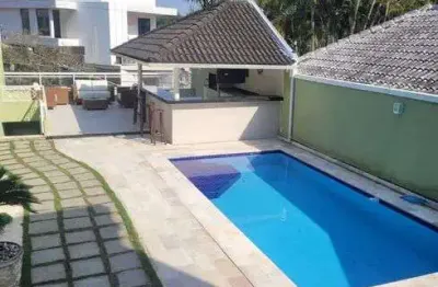 Casa de condomínio para venda possui 270 metros quadrados com 3 quartos