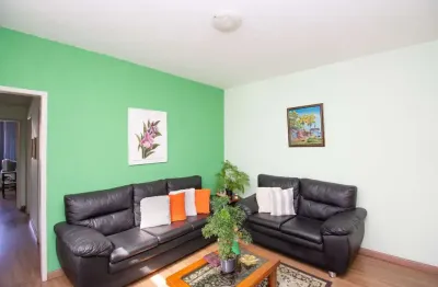 Em frente ao supermercado, em uma rua que te dá fácil acesso ao centro para venda