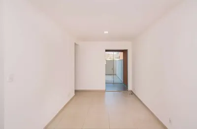 2 quartos com área externa e vaga pertinho do centro para locação e venda