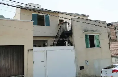 Casa com 2 quartos à venda na Rua Tiradentes, 92, Santa Helena, Juiz de Fora