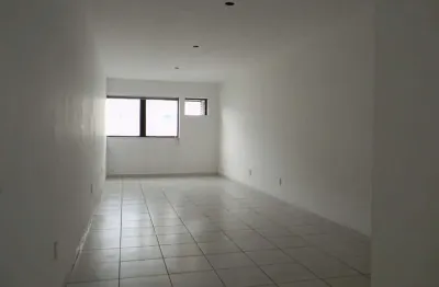 Sala comercial no centro, com vaga e uma vista privilegiada para venda