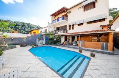 Viva com lazer e conforto nesta casa ampla e ensolarada para venda