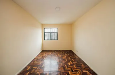 2 quartos perto do comércio e pontos de ônibus no centro para locação