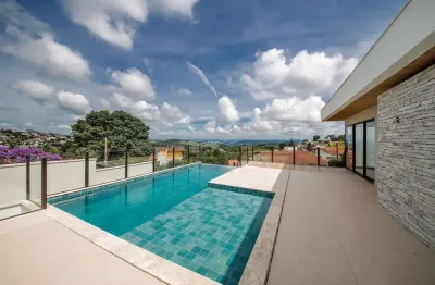 Casa com quintal gramado e piscina para momentos 'uau' para venda