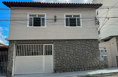 Casa com 4 quartos para alugar na Rua da Laguna, 471, Jardim Glória, Juiz de Fora