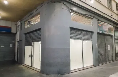 Loja de esquina, no centro da cidade e reformada para locação