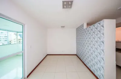 Um amplo 2 quartos com elevador e 2 vagas para venda ou locação