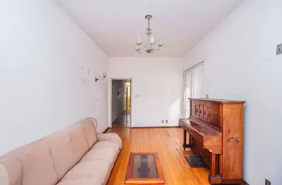 Uma espaçosa casa pra aluguel e várias possibilidades para locação