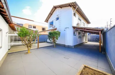 Casa com 4 quartos à venda na Rua Pedro Wiereck, 85, Aeroporto, Juiz de Fora