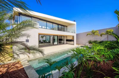 No alphaville, exalando sofisticação e bom gosto para venda