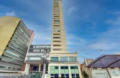 More na principal avenida da cidade, com uma vista livre para venda