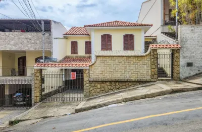 Uma casa que reúne conforto, localização e lazer para locação