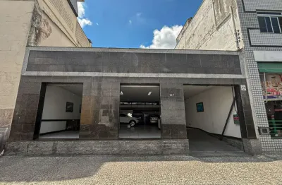 Loja ampla, com mezanino e bem localizada no centro para locação