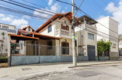 Casa com 4 quartos à venda na Rua Evaristo de Sá Alves, 30, Santa Catarina, Juiz de Fora
