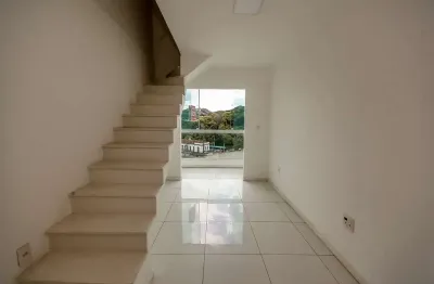 Cobertura com 2 quartos, suíte e terraço privativo para venda