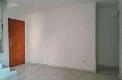 Cobertura com área externa no jardim laranjeiras para locação