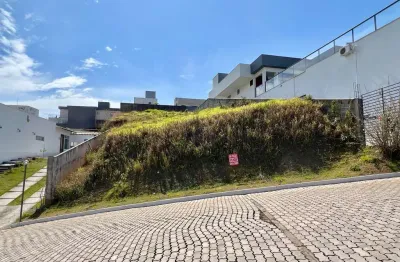 Lote em condomínio arborizado próximo à Via São Pedro para venda