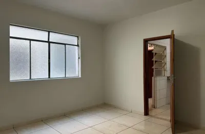 3 quartos reformado na principal avenida da cidade para venda ou locação