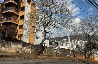 Terreno à venda na Rua Professora Carolina Coelho, 25, Granbery, Juiz de Fora