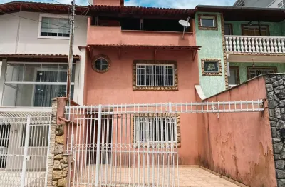 Casa com 3 pavimentos e salão com lareira no cascatinha para venda