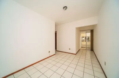 Apartamento com localização prática e vaga no centro para venda