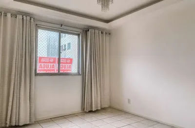 Apartamento reformado com 2 quartos e portaria 24h para locação