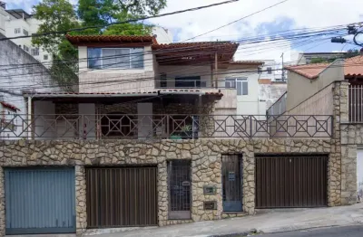 Casa com 3 quartos à venda na Rua Doutor João Pinheiro, 537, Jardim Glória, Juiz de Fora