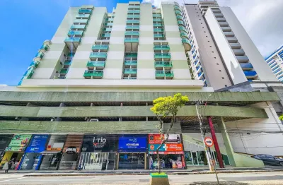 Quarto e sala planejado, com varanda e vaga no centro para locação