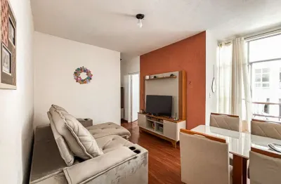 Quarto e sala em prédio com elevador e bem localizado para venda