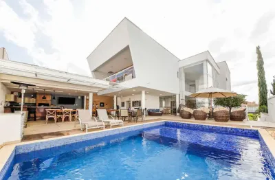 Uma casa exclusiva, com projeto de interiores e lazer para venda