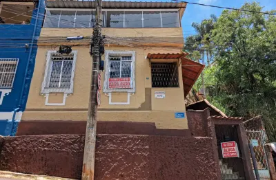 Casa com 2 quartos para alugar na Rua Coronel Marcelino Gonçalves, 269, Centro, Juiz de Fora
