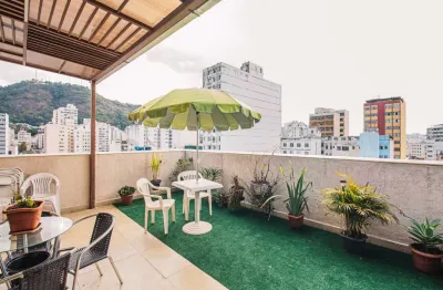 Uma cobertura com hidro, terraço e vista livre no centro para venda