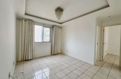 Apartamento reformado com 2 quartos e portaria 24h para venda