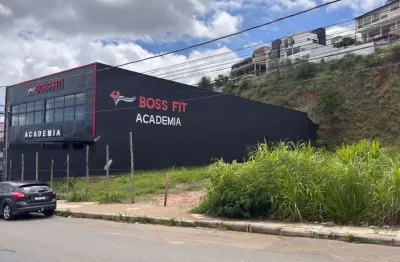 Terreno com projeto aprovado para edifício residencial e comercial para venda