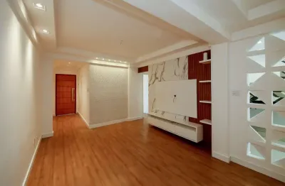 Apartamento térreo, reformado, com 2 quartos e acesso independente para venda