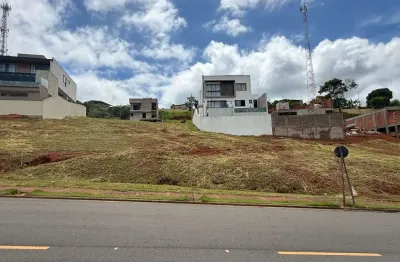 Lote em aclive com 323 m² no Condomínio Estrela Alta para venda