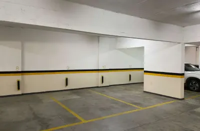 Vaga de garagem coberta e numerada em região com forte fluxo para locação