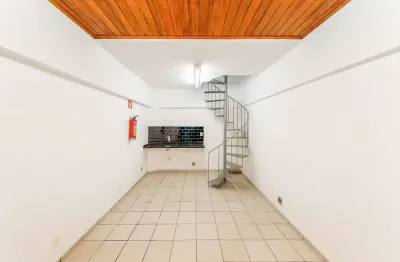 Loja comercial com 2 pavimentos em ponto estratégico do Cascatinha para venda