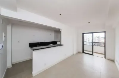 2 quartos com suíte, varanda, vista livre e 2 vagas no Centro para venda