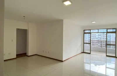 Apartamento com varanda e 3 quartos sendo 1 suíte para vlocação