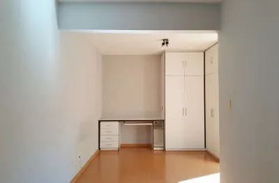 Praticidade e luz solar na sua quitinete no São Mateus para locação