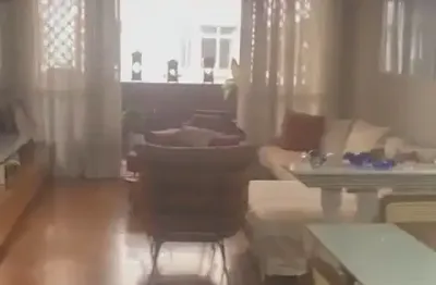 Copacabana 3 quartos 120m² sendo 1 suíte , com armários planejados, 3 banheiros, reformado, 1 por andar , prédio tranquilo . rua silenciosa e segura  e no coração de copacabana ,