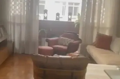 Copacabana 3 quartos 120m² frente de rua , andar alto, 1 por andar, sendo 1 suíte , com armários planejados, 3 banheiros, reformado, prédio tranquilo . rua silenciosa e segura  e no coração de copacab