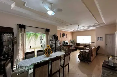 Casa com 4 quartos (2 suítes) à venda, 214 m² por r$ 770.000 - cidade jardim - uberaba/mg