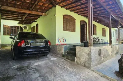 Casa em lote de 1.000m² em rua tranquila – Espaço, conforto e muito potencial!