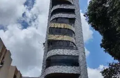 Lindo apartamento para venda, possui 243 metros quadrados de área útil, com 04 quartos sendo duas  suítes, no bairro de casa forte - recife - pe