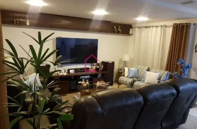 Imperdível casa à venda no Tatuapé, São Paulo-SP: 3 quartos, 1 suíte, 2 salas, 3 banheiros, 3 vagas, 255 m². Confira!